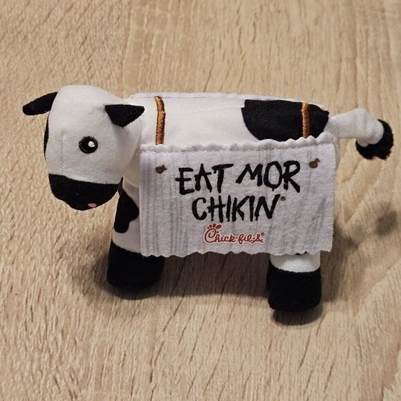 Chick Fil A Small 2020 Plush Stuffed Animal Cow Eat Mor Chik'n More Chicken 5" - Picture 1 of 7